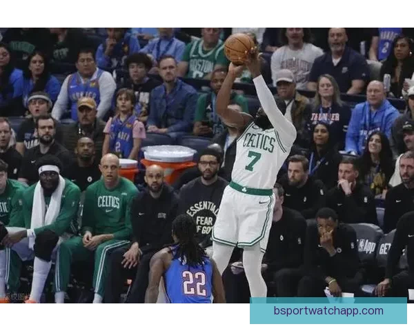 布朗晃飞亚历山大后微笑回应战胜雷霆激励塔图姆表现